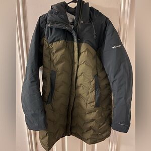 Columbia Women's Mountain Croo Long Down Jacket - Size XL. Excellent Condition!